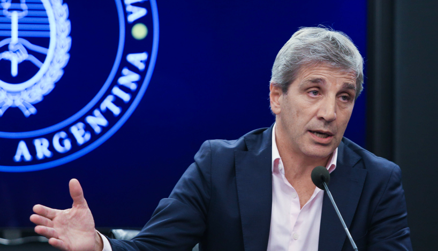 Caputo pronosticó inflación menor al 5% y se refirió al cepo: "Más importante que salir rápido es salir bien" | Economía