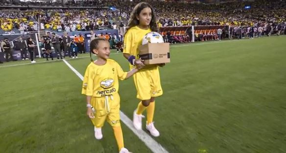 Las hijas de Ángel Di María entregaron la pelota en la final de la Copa América | Deportes
