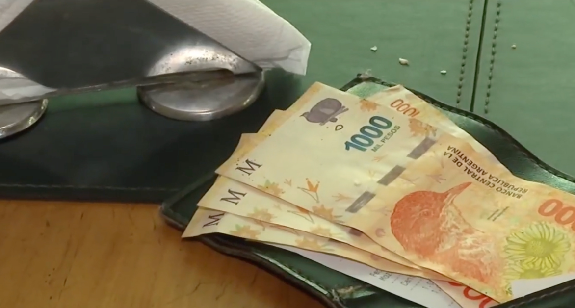 El Gobierno prepara una regulación para hacer obligatorias las propinas en bares y restaurantes | Economía