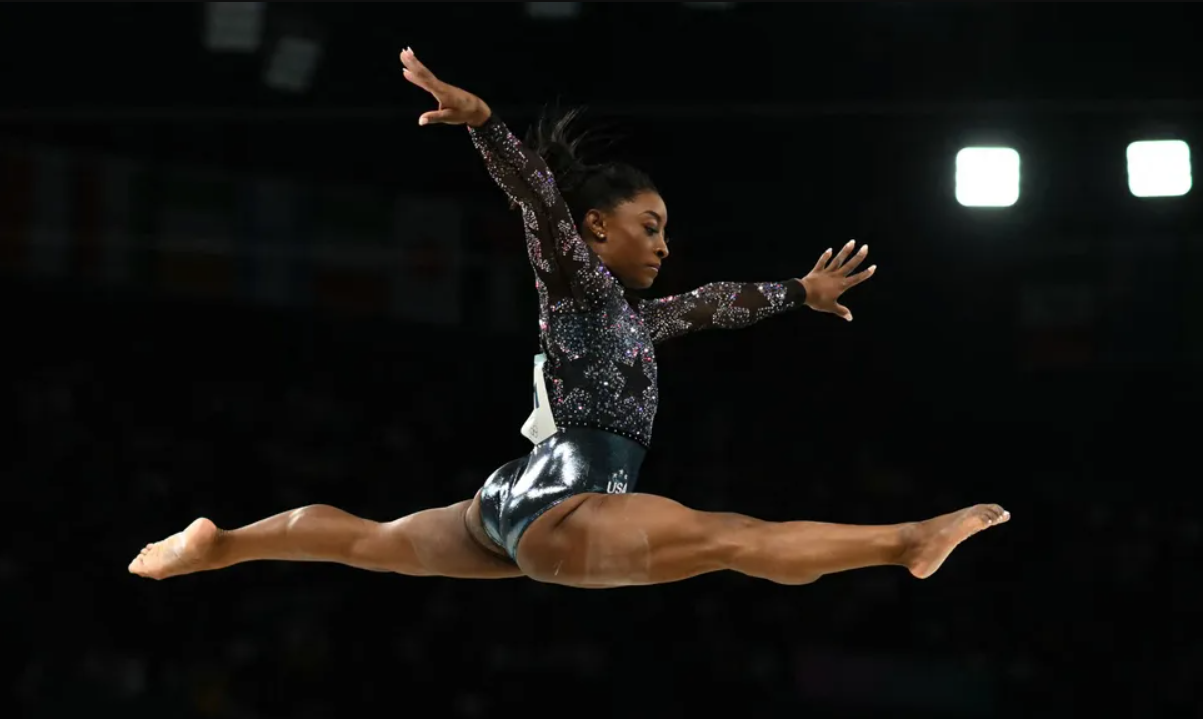 Simone Biles brilló en su vuelta a los Juegos Olímpicos, con el apoyo de famosos en las gradas | Deportes