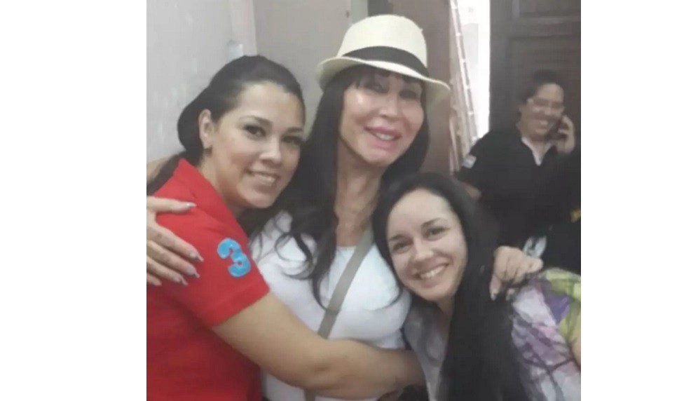 Moría Casán viajó a Paraguay y le llevó regalos a sus ex compañeras de celda | Espectáculos