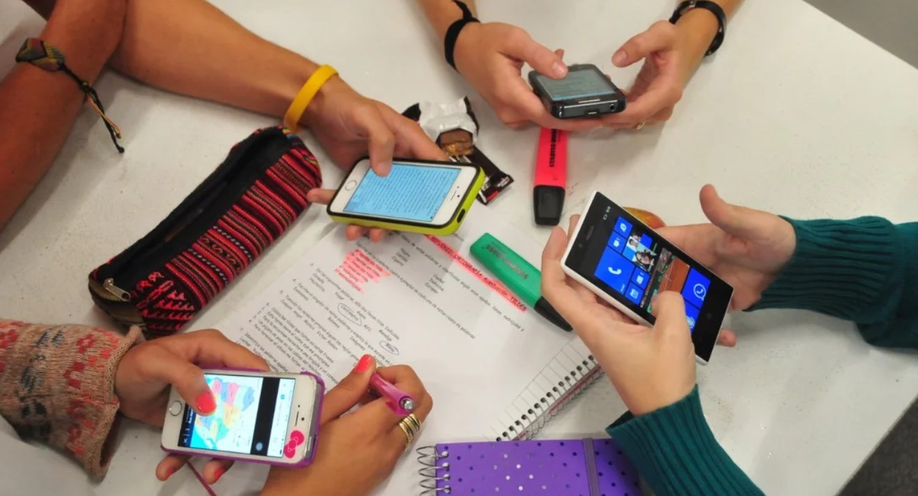 Por qué los celulares y las notebooks cuestan en la Argentina casi el doble que en Brasil, Chile o Colombia | Actualidad