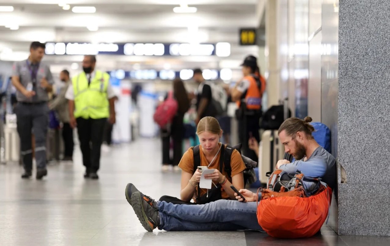 Los gremios aeronáuticos provocaron otra jornada de caos en el Aeroparque y el Gobierno sancionó a los que hicieron asambleas | Actualidad
