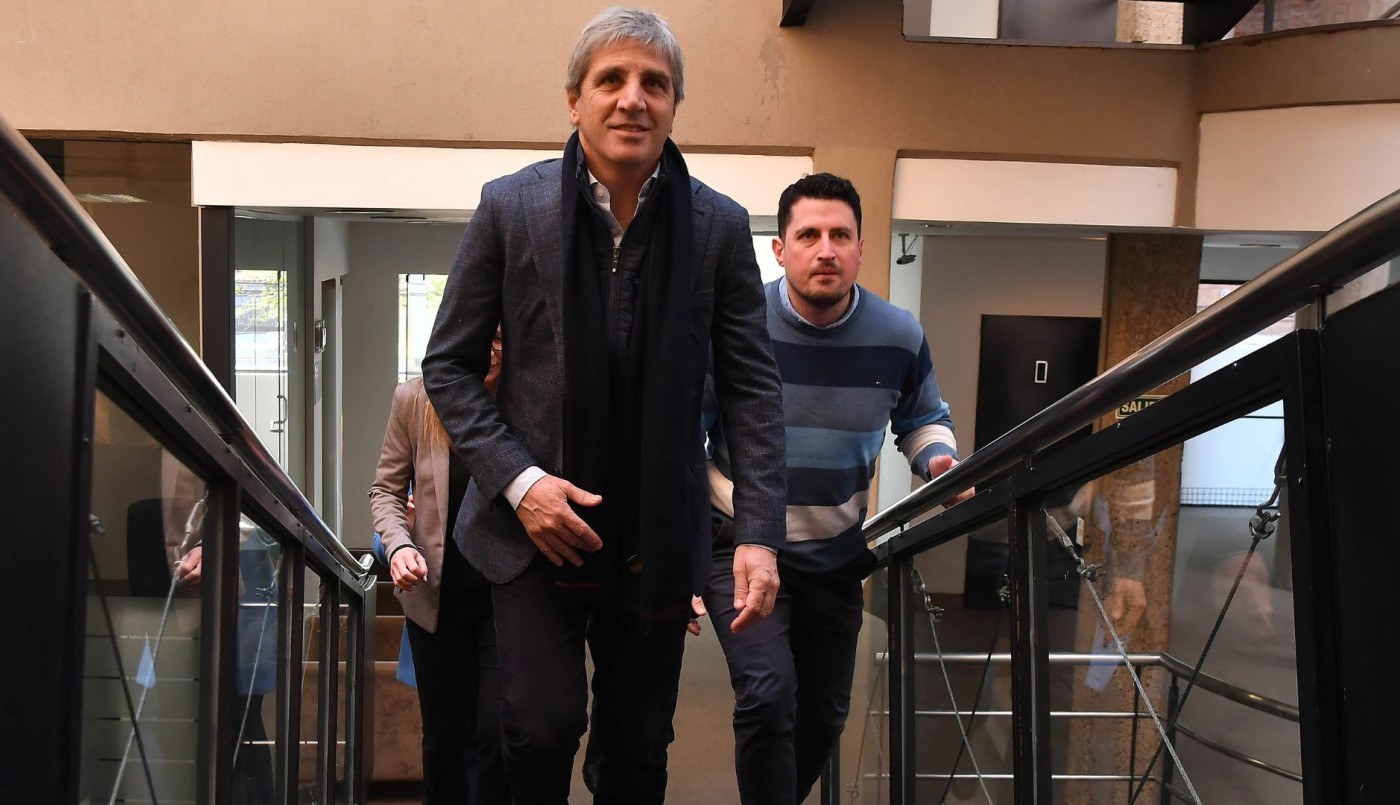 Caputo se ataja y admite que la recuperación del consumo "llevará meses" | Economía