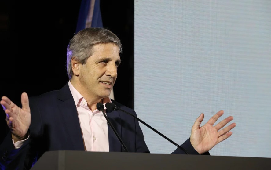 Caputo apuntó contra los municipios por la suba de tasas: "La baja de la inflación es innegociable" | Economía