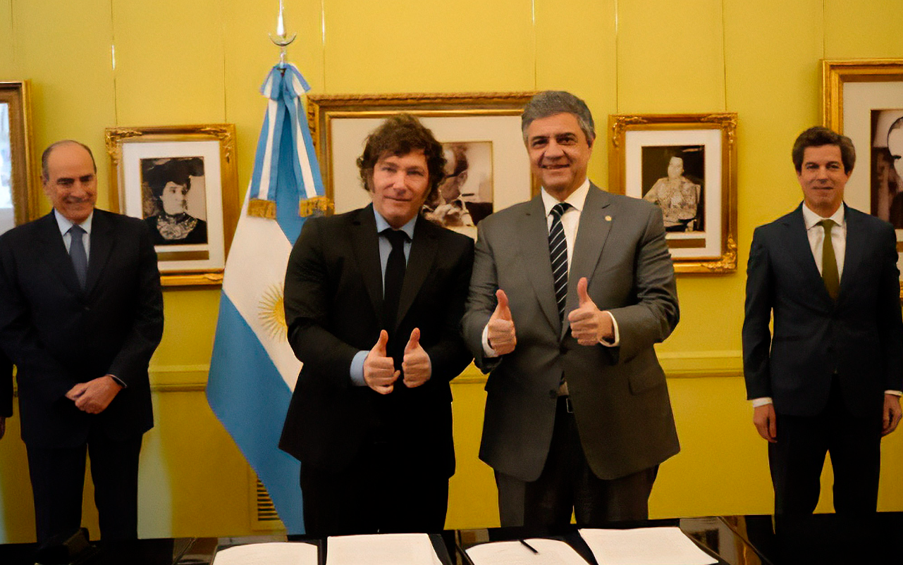 Milei y Jorge Macri firmaron el traspaso de 31 líneas de colectivos: no subirá el boleto en el corto plazo | Economía