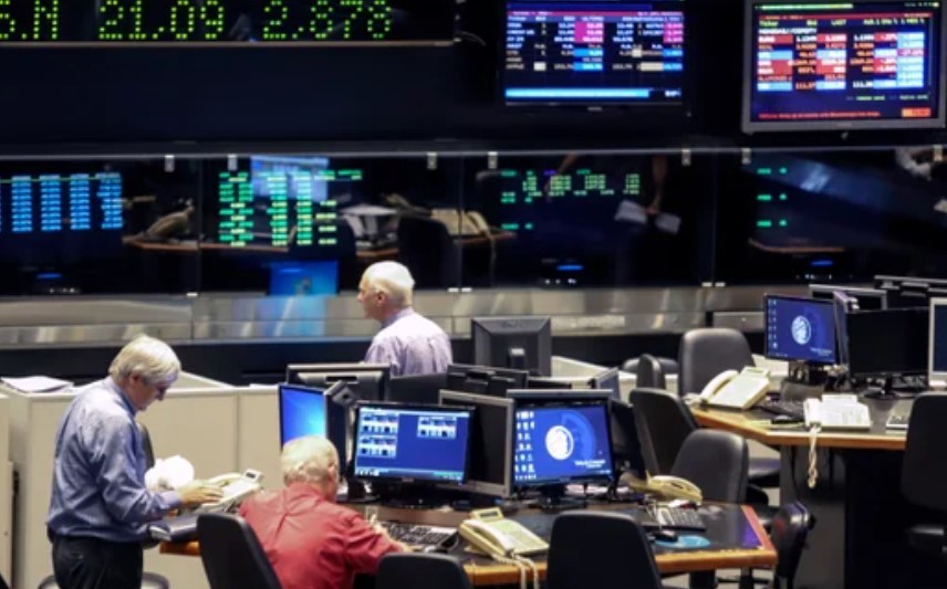 Subieron los bonos y el riesgo país cayó debajo de los 1.400 puntos tras el discurso de Milei | Economía