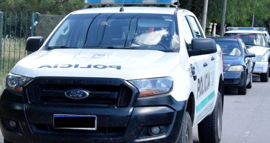 Un auto embistió a cuatro personas que circulaban en una moto en Merlo | Actualidad