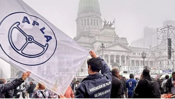 La Justicia dispuso una medida cautelar sobre los decretos que declaran al transporte aéreo servicio esencial | Política