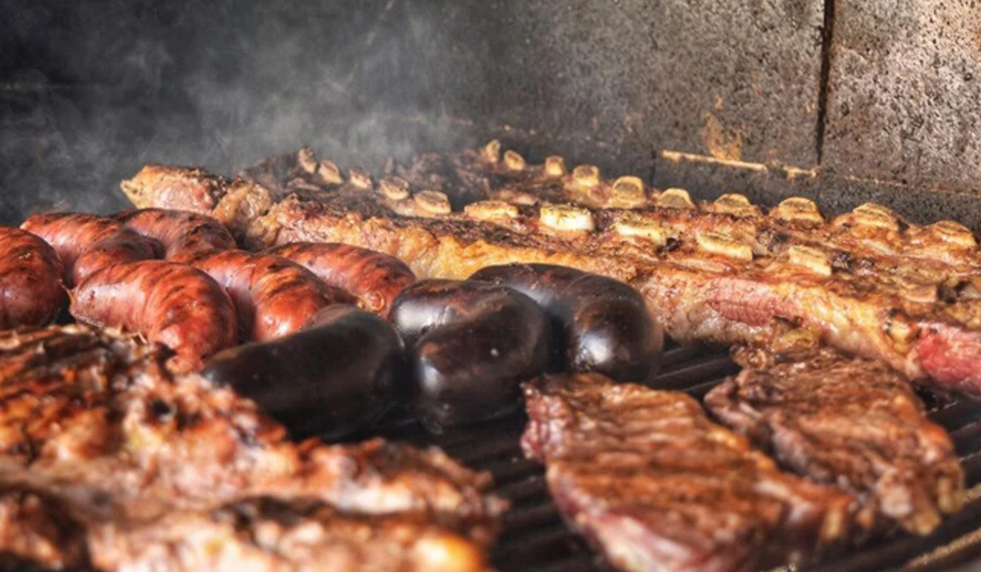 Hacer un asado para una familia tipo argentina ya cuesta más de $40.000 | Economía