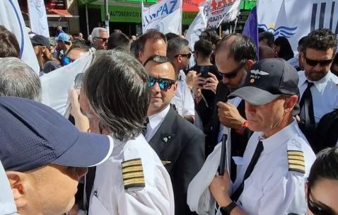Los pilotos respondieron al decreto para privatizar Aerolíneas Argentinas: "Profundo desconocimiento de la aviación" | Política
