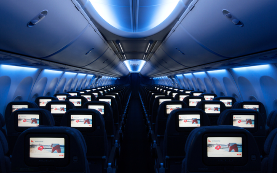 Una película para adultos se difundió por error en todas las pantallas de un vuelo | Internacionales