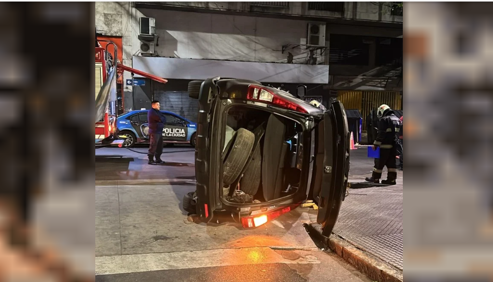 Chocó contra un auto estacionado y volcó: dio positivo de alcoholemia | Actualidad