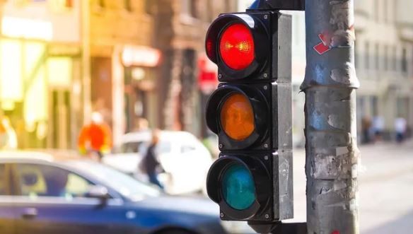 La multa por pasar un semáforo en rojo ya cuesta lo mismo que el alquiler de un monoambiente | Economía