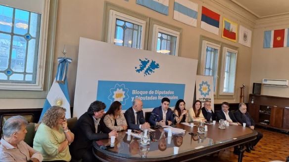 Unión por la Patria pidió el juicio político a Mondino por el acuerdo de Malvinas: "No puede seguir siendo canciller" | Política