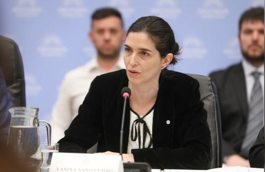 El Gobierno asegura que el aumento de la Tarjeta Alimentar y la AUH permite "garantizar la canasta básica alimentaria" | Política