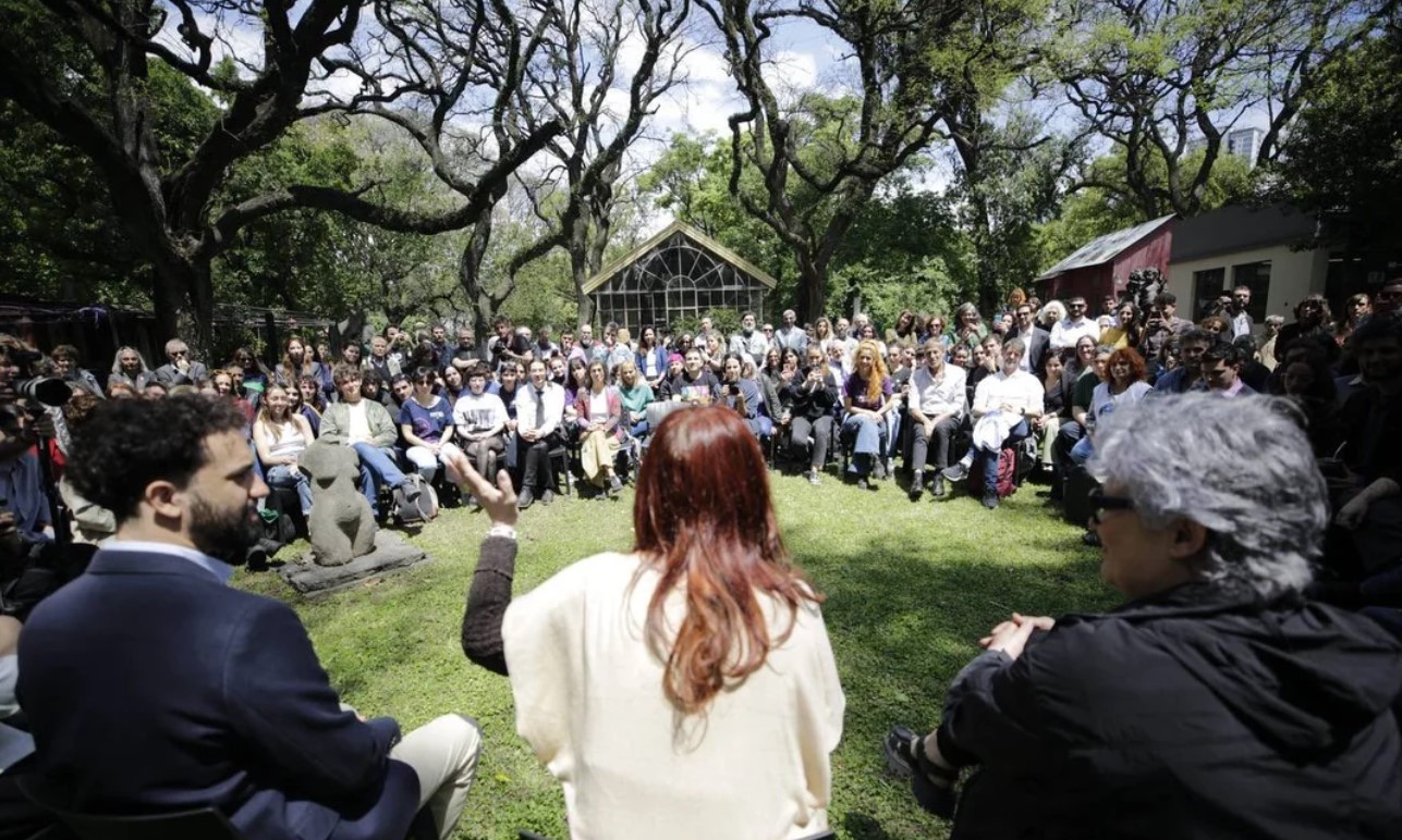 Lanzada a la campaña para presidir el PJ, Cristina Kirchner visitó la Universidad Nacional de las Artes | Política