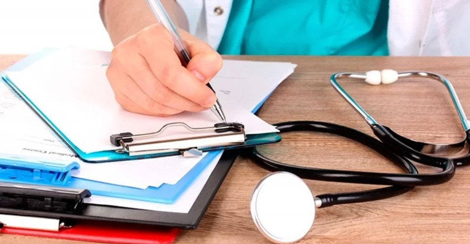 El Gobierno habilitó a las prepagas y obras sociales a restringir la cobertura a afiliados | Economía