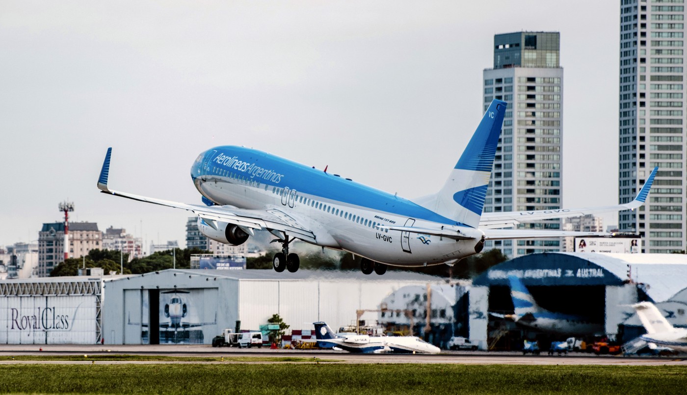 El Gobierno le quitó la exclusividad a Aerolíneas Argentinas en Aeroparque para darle lugar a las low cost | Política