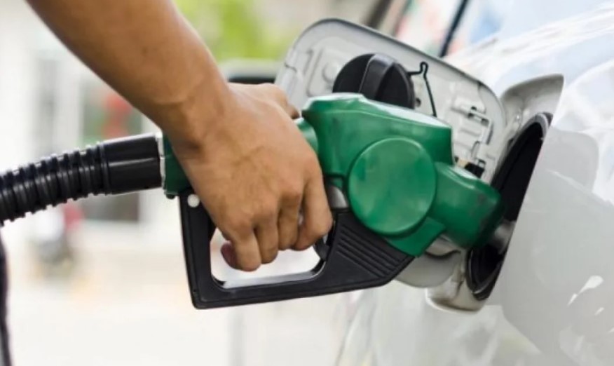 Aumenta la nafta: los precios de los combustibles suben 2,75% desde la medianoche | Economía