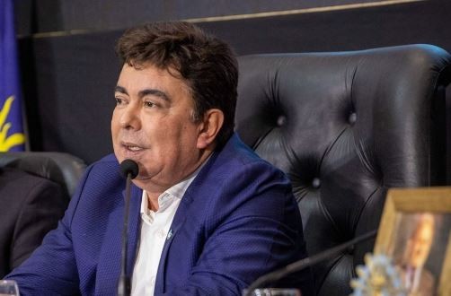 Fernando Espinoza involucró judicialmente a su hija, se realizó una pericia express y la justicia le permitió viajar a Barcelona | Política