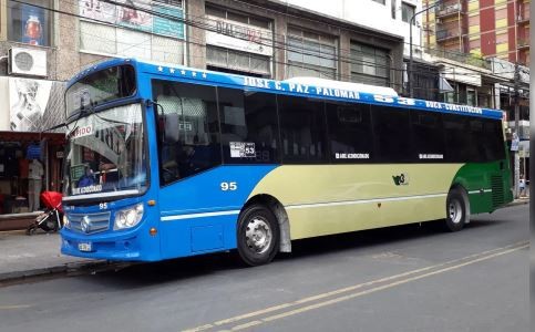 Choque entre un colectivo y un micro escolar en La Boca: asistieron a 25 menores | Actualidad