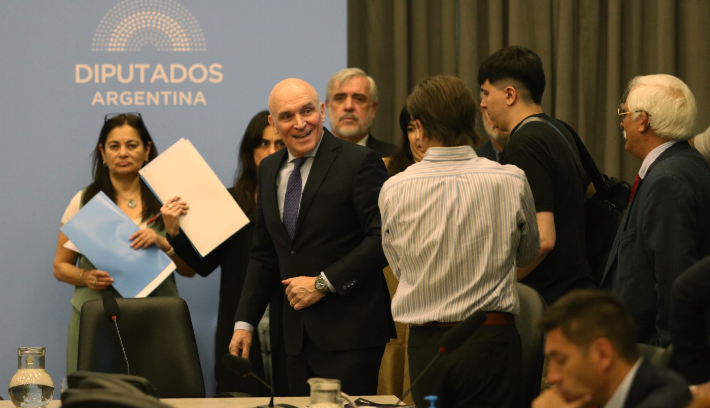 Se postergó hasta el martes la firma del Presupuesto 2025 para permitir que avancen negociaciones con diputados dialoguistas | Política