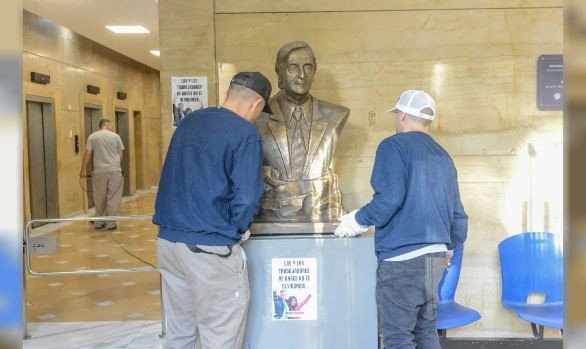 El Gobierno retiró el busto de Néstor Kirchner del edificio de ANSES | Política