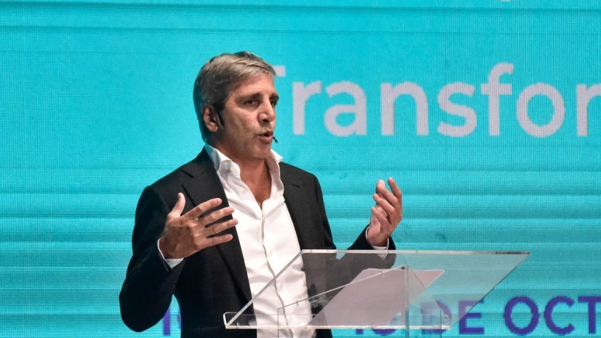 Caputo anunció que en octubre hubo un superávit financiero de $ 523.000 millones. | Economía