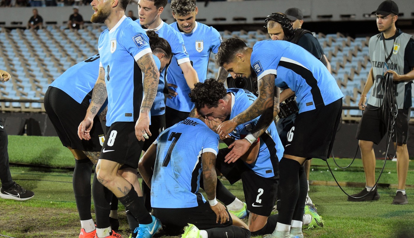 Agónico triunfo de Uruguay ante Colombia para meterse en la pelea | Deportes