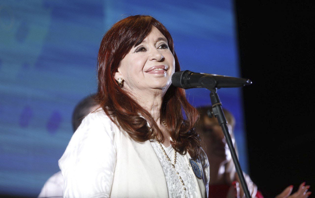 Cristina desafió a Milei: "Desregulá los medicamentos, a ver si te animás" | Política