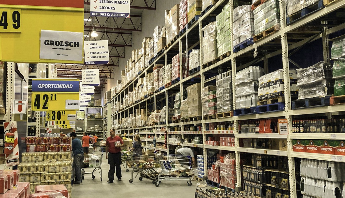 Al consumo le cuesta remontar: siguen en caída las ventas de supermercados y autoservicios | Economía
