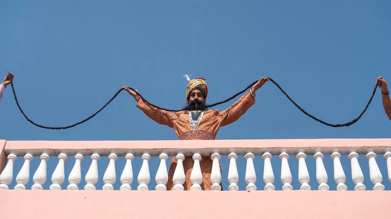 La historia del hombre que no se afeita el bigote desde 1976 | Curiosidades