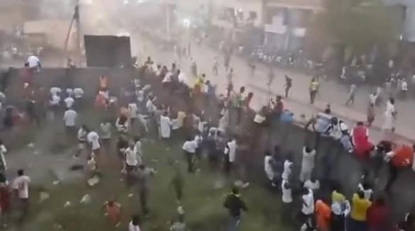 Tragedia en un estadio de fútbol de Guinea: al menos 56 muertos | Deportes