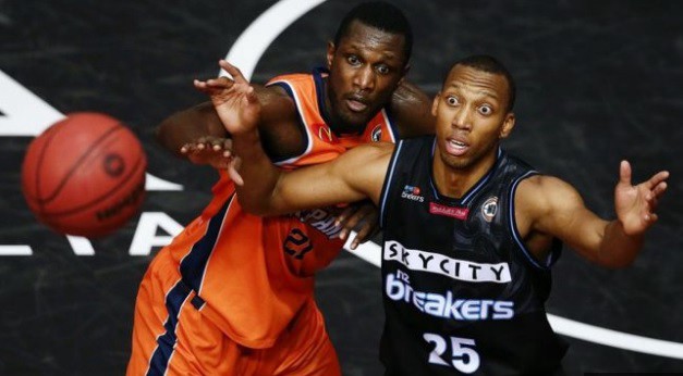 Video impresionante: A este jugador de basquet un rival le sacó un ojo con el dedo | Deportes