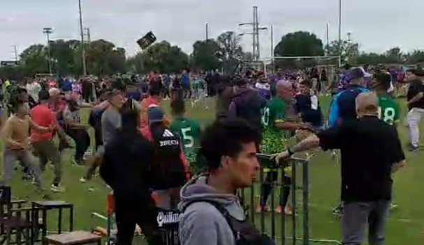 Video: salvaje batalla campal en la final de un torneo de fútbol amateur | Deportes