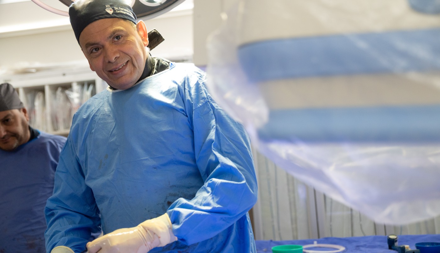 Un cardiólogo implantó una  válvula aórtica a su propio padre de 90 años | Actualidad