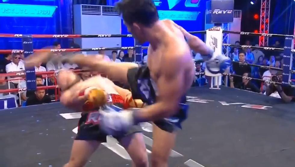 Un luchador esquivó una patada a lo Matrix | Deportes
