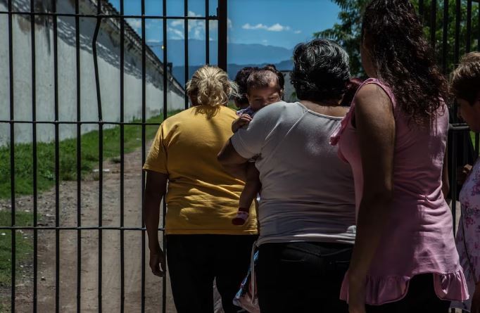 El gobernador de Tucumán, a madres de presos: "¿Cómo no cuidaron a sus hijos?" | Política