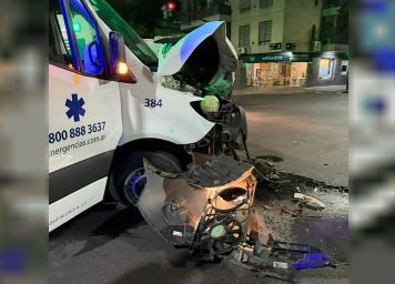 Choque entre una ambulancia y un colectivo: 7 heridos | Actualidad