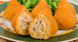 Un hombre mordió una empanada de pollo y le explotó en la cara | Internacionales