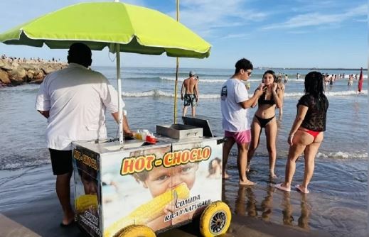 Verano 2025: cuánto cuesta comer un choclo en las playas de Mar del Plata | Economía