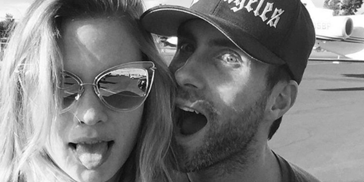 La tierna foto de Adam Levine y su mujer "embarazados" | Espectáculos