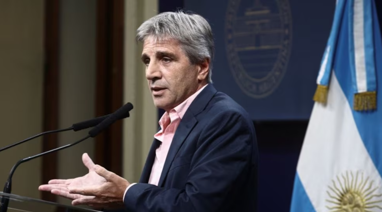 Caputo redobla críticas a intendentes K por tasas municipales: "Están del lado de la mala política" | Economía