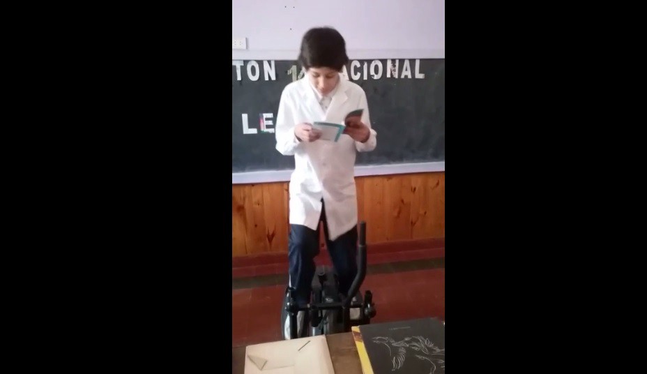 La particular idea de una maestra termina en esta literal "maratón" de lectura | Curiosidades