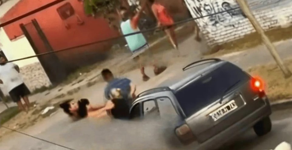 Un violento enfrentamiento entre dos familias terminó con una policía herida en José C. Paz | Actualidad