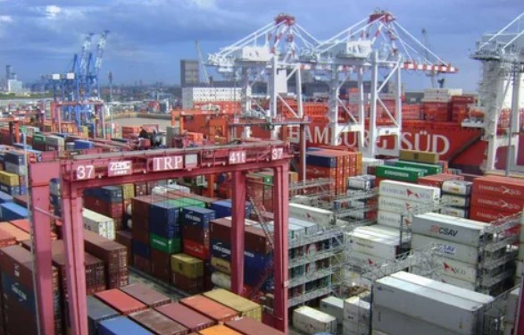 El Gobierno cambia el sistema antidumping para abaratar las importaciones | Política