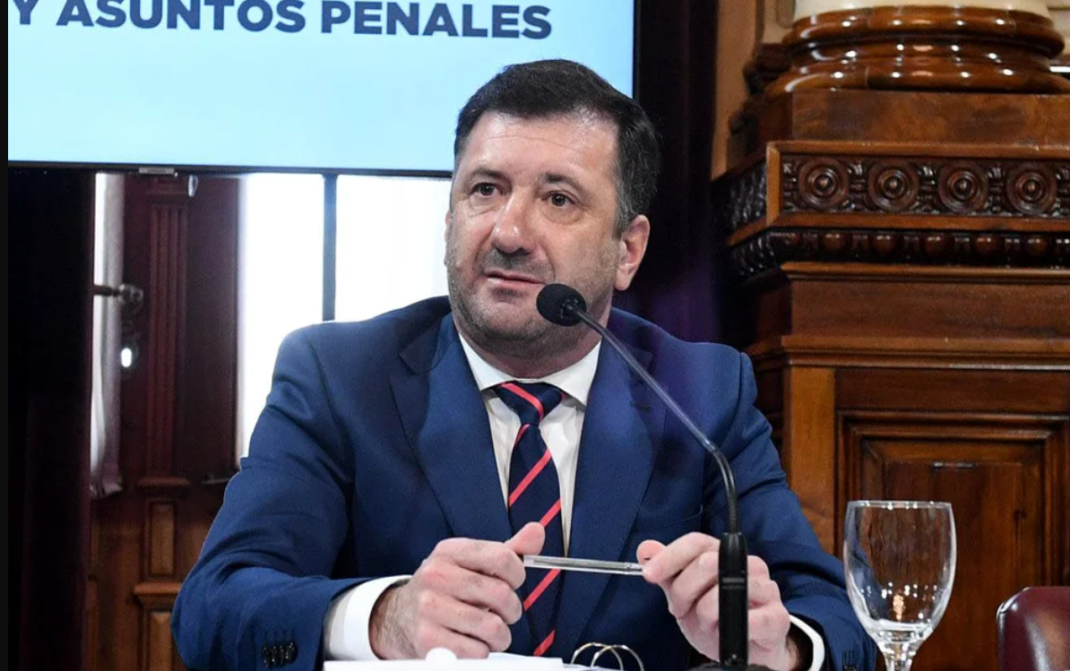 Problemas con Edgardo Kueider: lo trasladaron a otro edificio por pedido de sus vecinos | Política