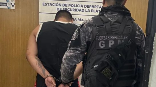 La Plata: un joven fue atacado por trapitos tras negarse a pagarles por estacionar en la puerta de su casa | Actualidad