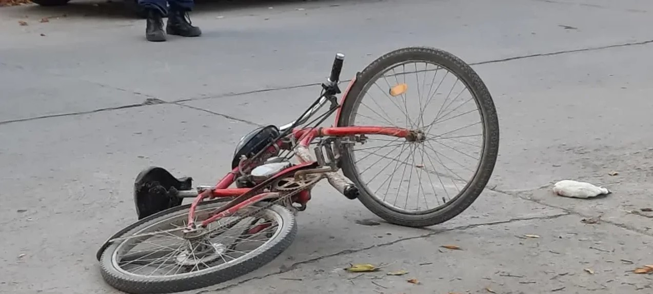 Córdoba: sus amigos le aflojaron una rueda de la bicicleta como broma, se cayó y está grave | Actualidad